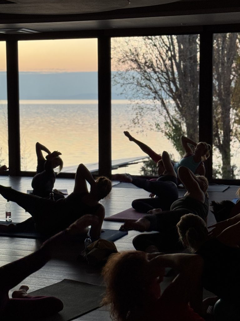 Pilates és más mozgás órák a hétvégi fitness és wellness táborban.